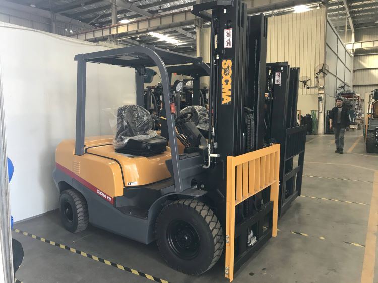 2.5 TON FORKLIFT1
