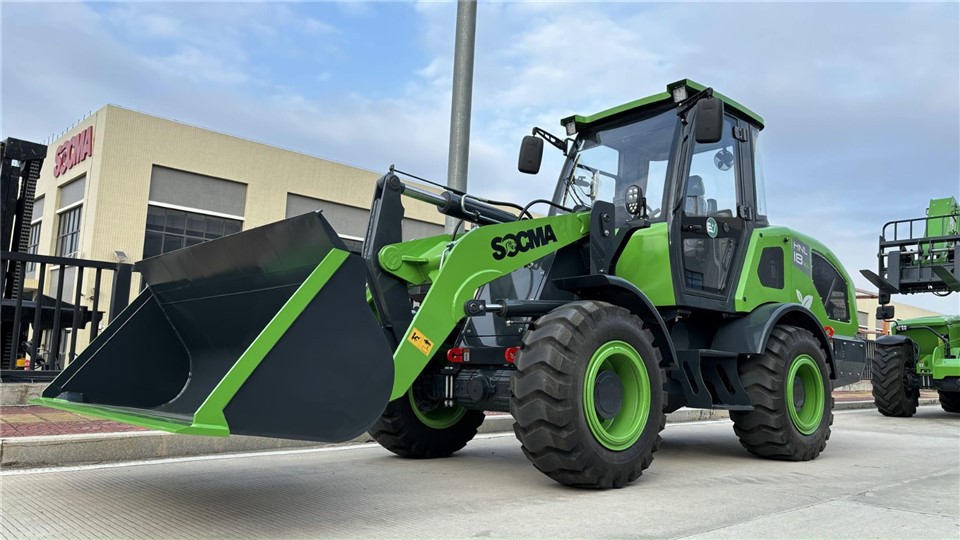1.8 Ton Electric Mini Loader 4x4 Wheel Drive