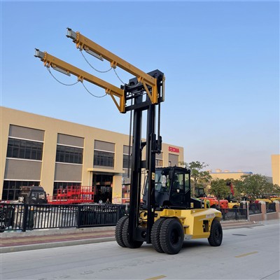 Какво е телескопичен товарач?