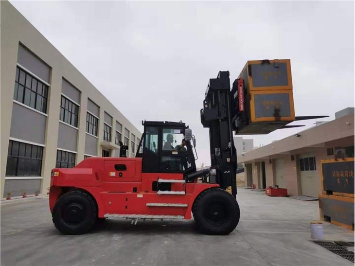 16 ton forklift truck (4)